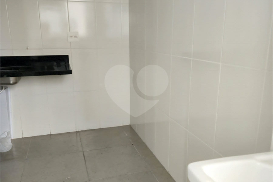Casa à venda com 2 quartos, sendo 1 suíte, no condomínio Residencial Sanches, São Paulo - SP