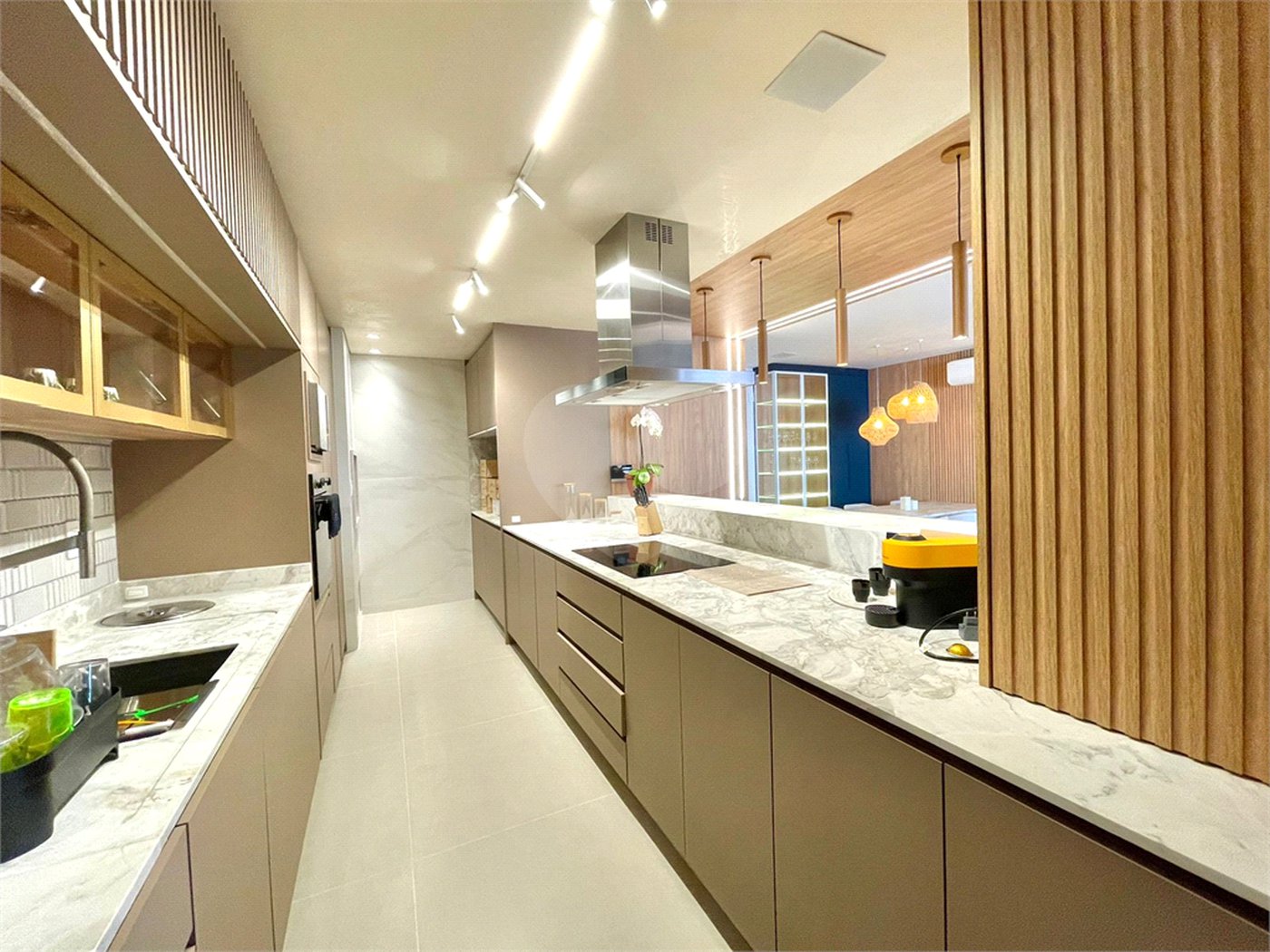 Apartamento à venda com 3 suítes em Jurerê, Florianópolis, SC