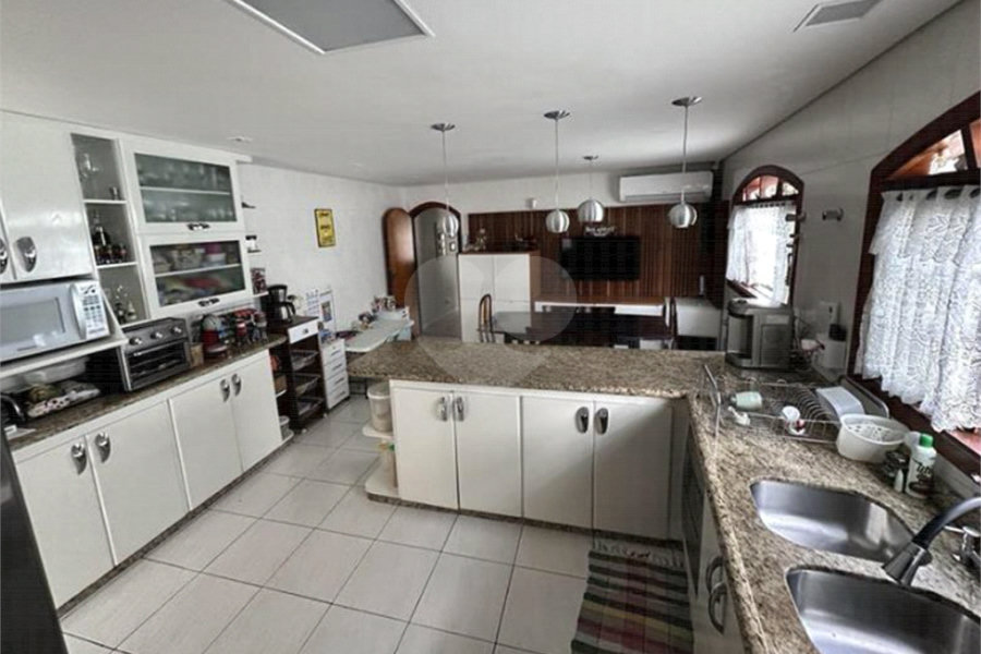 Casa à venda com 3 quartos, sendo 1 suíte, no condomínio Residencial Nabuco de Araújo, São Paulo - SP