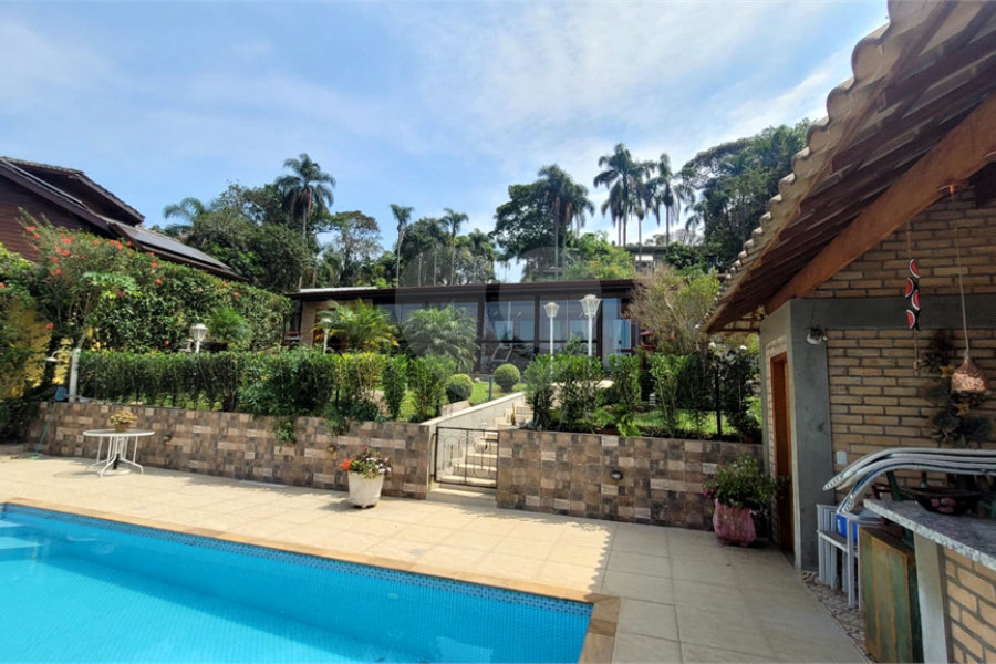 Casa à venda com 3 quartos, sendo 1 suíte, no condomínio Associação Reserva das Hortênsias, Mairiporã - SP