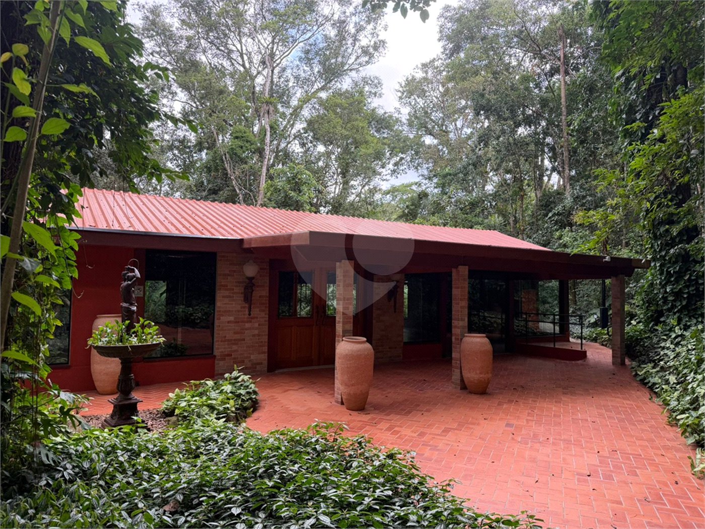 Casa à venda com 6 suítes em Massaguaçu, Caraguatatuba, SP