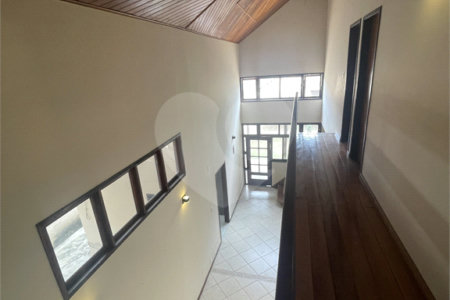 Casa à venda com 5 quartos, sendo 3 suítes, no condomínio Recanto das Palmeiras, Rio de Janeiro - RJ