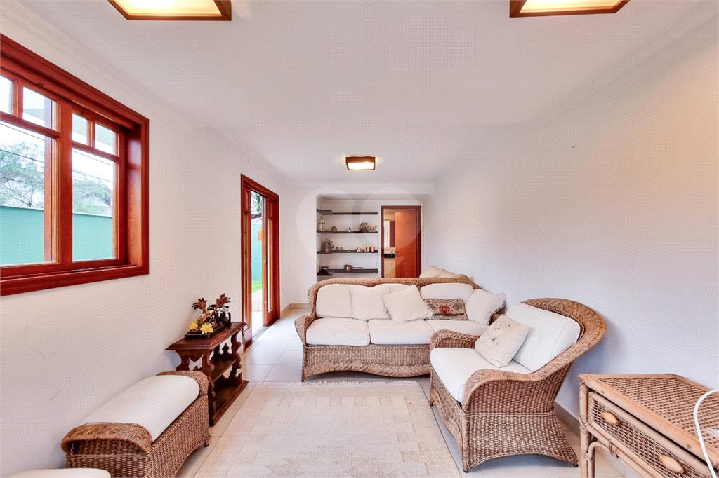 Casa à venda com 4 quartos, sendo 3 suítes, no condomínio Morada da Serra, São José dos Campos - SP