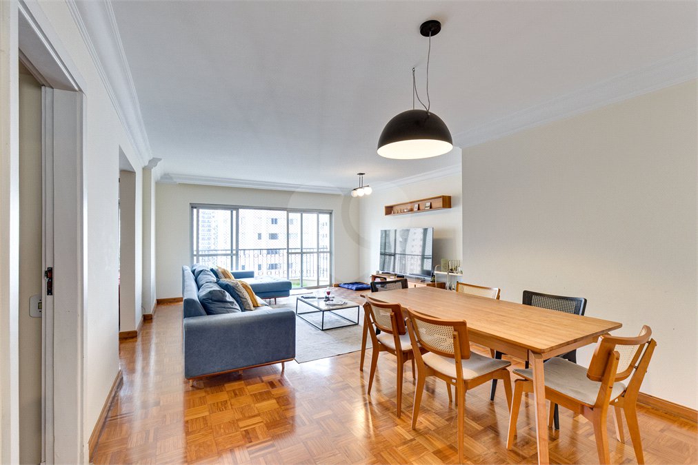 Apartamento à venda com 3 quartos, sendo 2 suítes, em Moema, São Paulo, SP