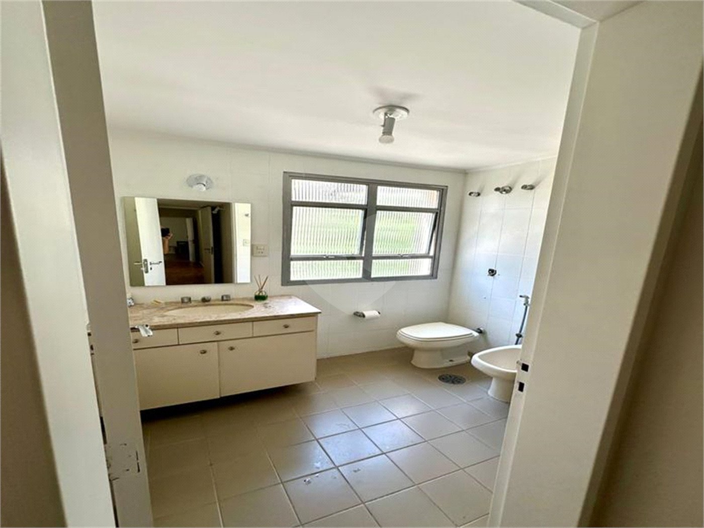 Apartamento à venda com 3 quartos, sendo 1 suíte, em Itaim Bibi, São Paulo, SP