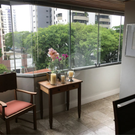 Campo Belo: Elegante Apartamento de 113 m² com Suíte e 2 Vagas em Localização Privilegiada
