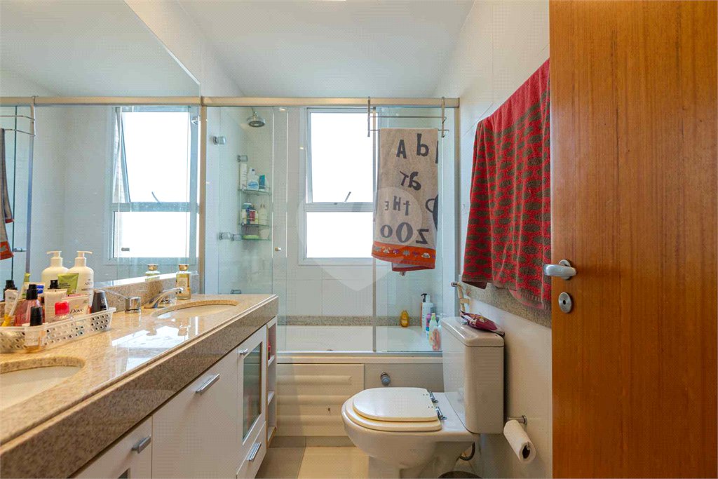 Apartamento à venda com 3 suítes em Vila Anglo Brasileira, São Paulo, SP