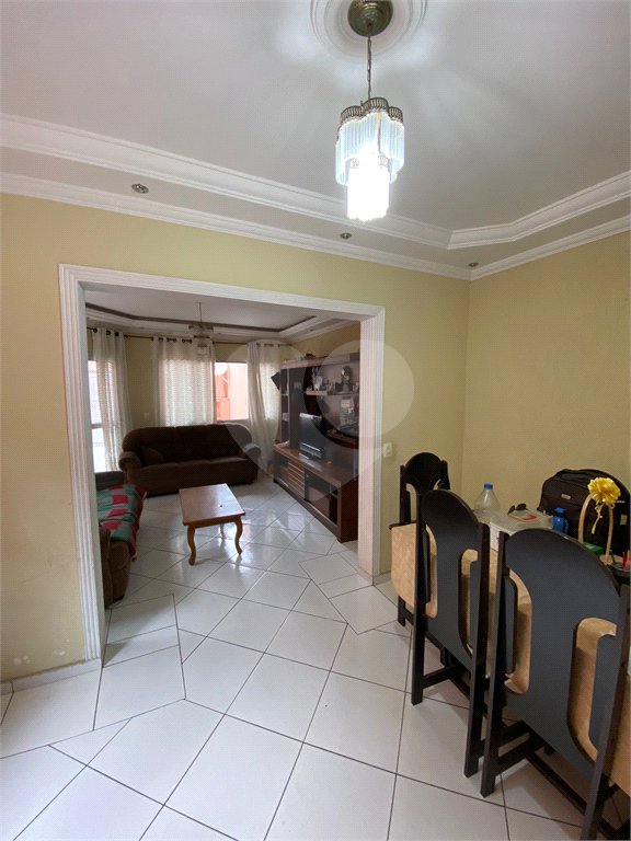 Sobrado à venda com 3 quartos, sendo 1 suíte, em Jardim dos Ipês, Suzano, SP