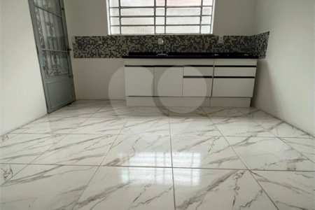 Sobrado à venda com 3 quartos em Vila Laís, São Paulo, SP