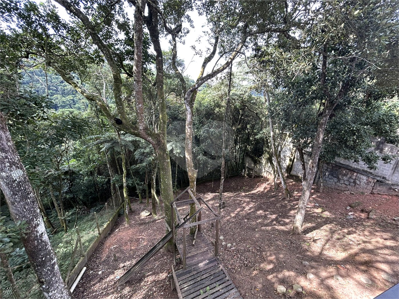Casa à venda com 3 quartos, sendo 1 suíte, no condomínio Alpes da Cantareira, Mairiporã - SP