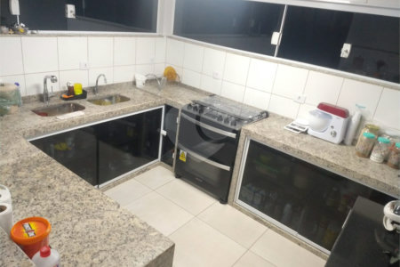 Sobrado à venda com 3 quartos em Jardim Helena, Ferraz de Vasconcelos, SP