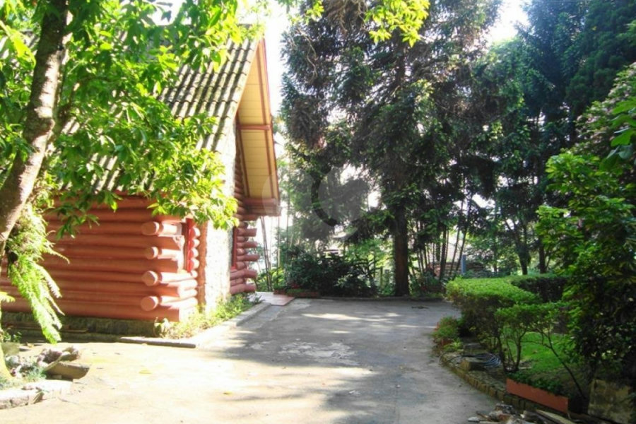Casa à venda com 3 quartos, sendo 2 suítes, no condomínio Jardim Ibiratiba, São Paulo - SP