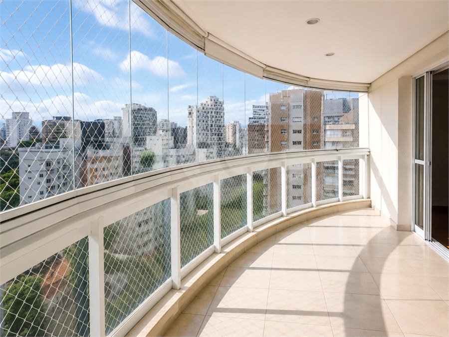Apartamento à venda com 3 suítes em Moema, São Paulo, SP