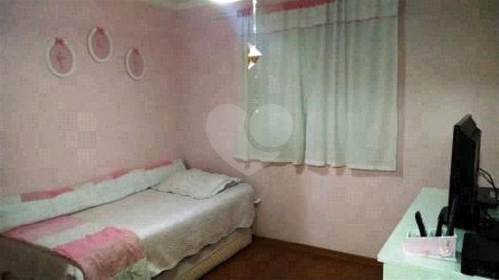 Casa à venda com 3 quartos, sendo 1 suíte, no condomínio Residencial Água Fria, São Paulo - SP