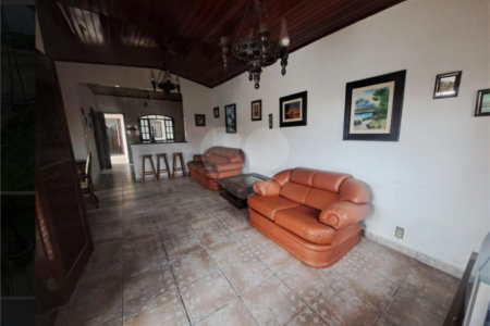 Casa à venda com 4 quartos, sendo 1 suíte, em Indaiá, Caraguatatuba, SP
