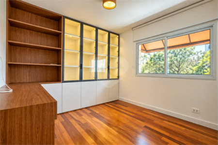 Apartamento à venda com 4 quartos, sendo 1 suíte, em Alto da Boa Vista, São Paulo, SP
