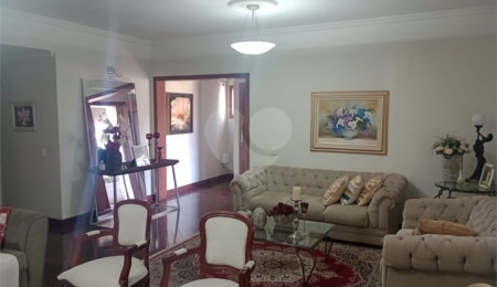 Casa à venda com 5 quartos, sendo 3 suítes, no Centro, Itapetininga, SP