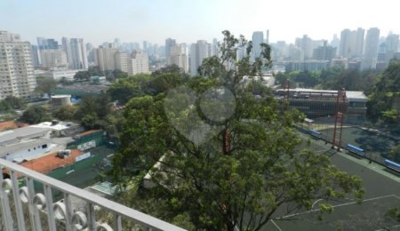 Apartamento à venda com 3 quartos, sendo 1 suíte,  em Alto da Boa Vista, São Paulo, SP