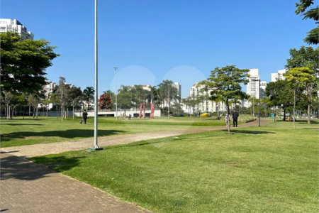 Apartamento à venda com 3 suítes em Água Branca, São Paulo, SP