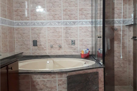 Casa à venda com 5 quartos, sendo 3 suítes,  em Vila Oliveira, Mogi das Cruzes, SP