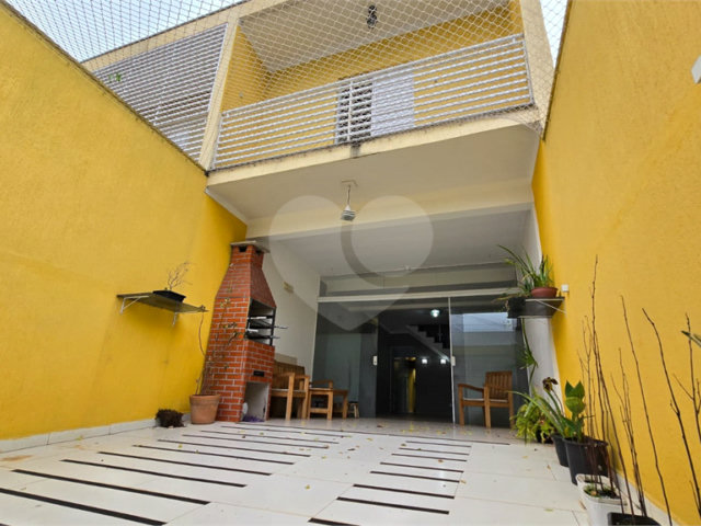 Sobrado à venda com 3 quartos, sendo 1 suíte,  em Vila Clarice, São Paulo, SP