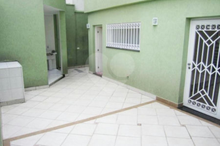 Casa à venda com 4 quartos, sendo 2 suítes, em Moema, São Paulo, SP