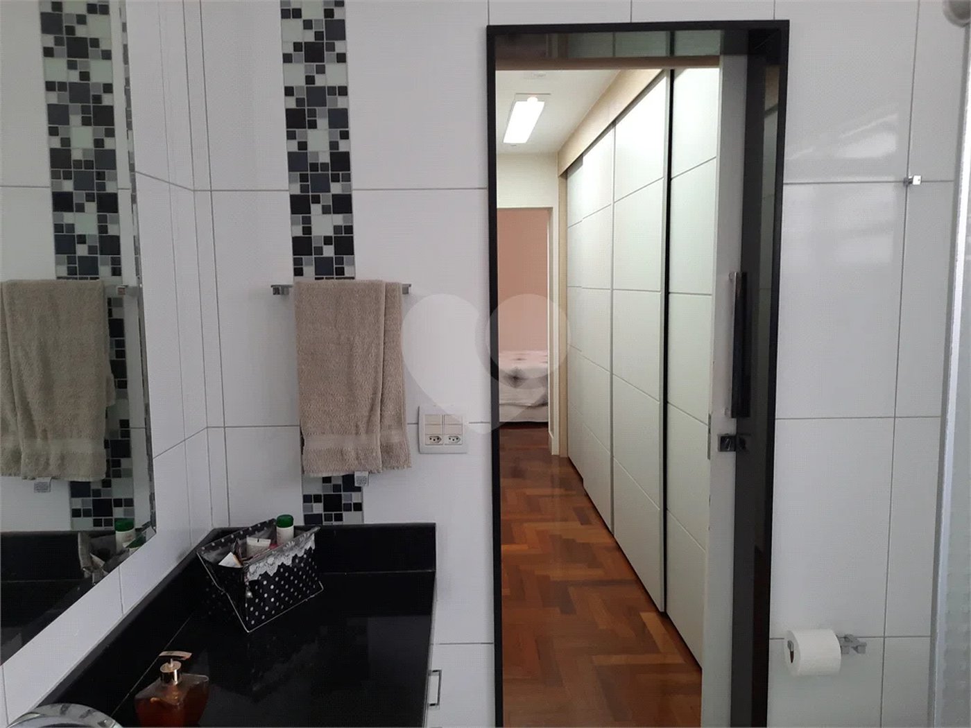 casa térrea na Vila Romana, 07 vagas de garagem, 4 quartos,, sendo 1 suíte amplo quintal.