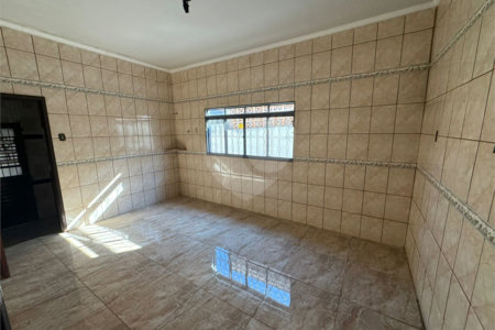 Casa á venda, com 2 Dormitórios e Edícula, em São Carlos-SP.