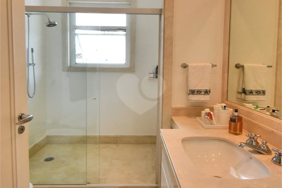 Casa impecável em terreno de 546m2