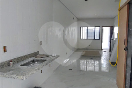 Sobrado à venda com 3 quartos, sendo 1 suíte, em Vila Granada, São Paulo, SP