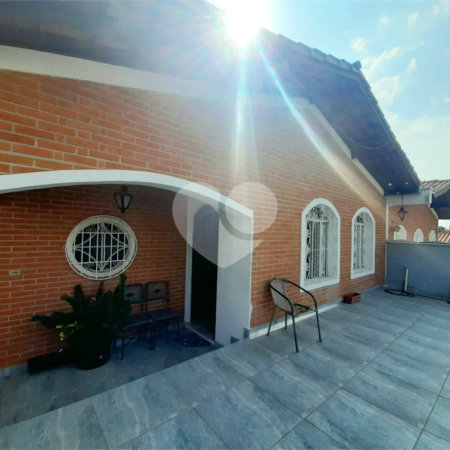 Casa Térrea à venda com 3 quartos, sendo 1 suíte, no Centro, Vinhedo, SP