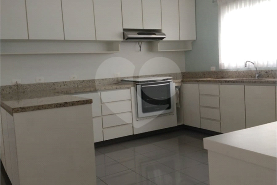 Sobrado à venda com 4 suítes em Tremembé, São Paulo, SP