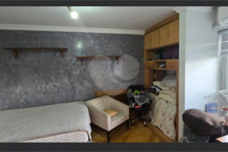 Apartamento à venda com 3 quartos, sendo 1 suíte,  em Paraíso do Morumbi, São Paulo, SP