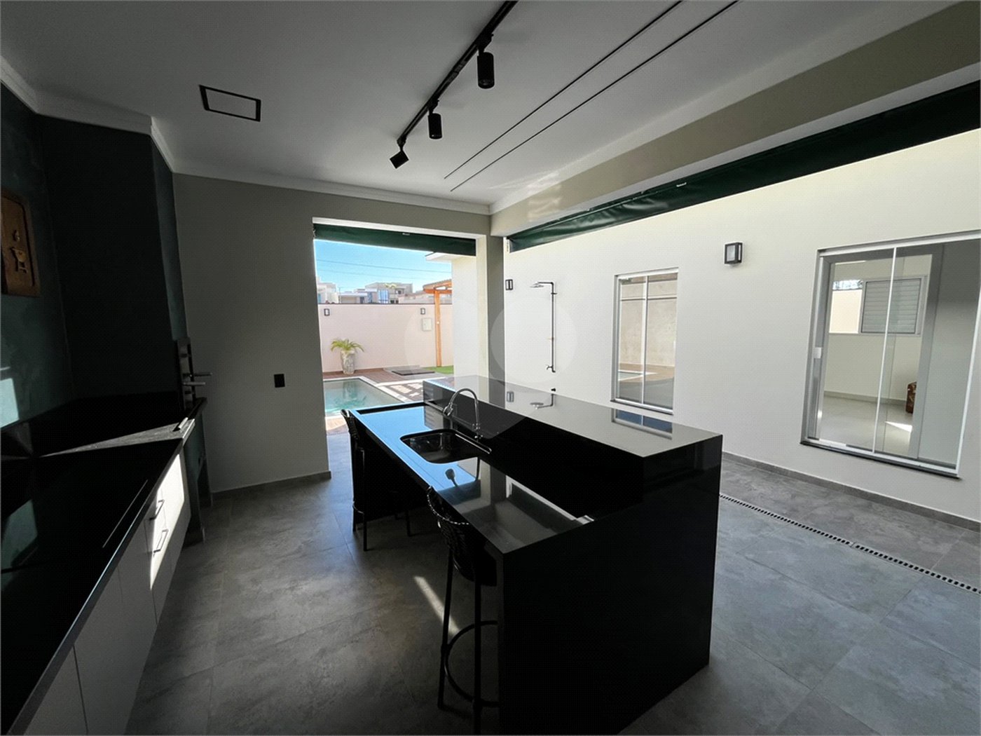 Casa à venda com 3 quartos, sendo 1 suíte, no condomínio Residencial Golden Ville, Itapetininga - SP