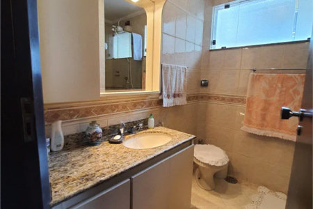 Sobrado à venda com 3 quartos, sendo 1 suíte,  em Jardim Rizzo, São Paulo, SP