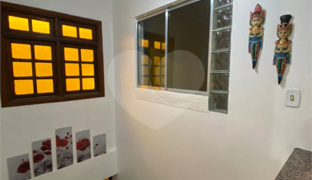 Sobrado à venda com 5 quartos, sendo 1 suíte,  em Cidade Vargas, São Paulo, SP