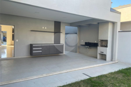 Casa à venda com 3 quartos, sendo 1 suíte,  no condomínio Terras do Vale, Caçapava - SP