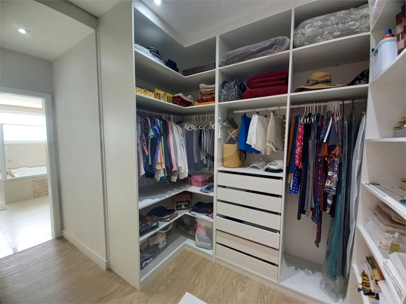 Casa à venda com 3 suítes no condomínio Alpes de Vinhedo, Vinhedo - SP