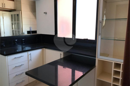 Apartamento à venda com 3 quartos, sendo 1 suíte, em Vila Andrade, São Paulo, SP