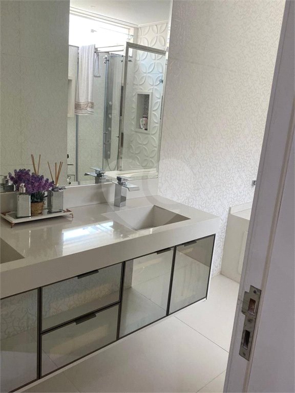 Casa à venda com 4 quartos, sendo 3 suítes, no condomínio Brisa 1, Mogi das Cruzes - SP
