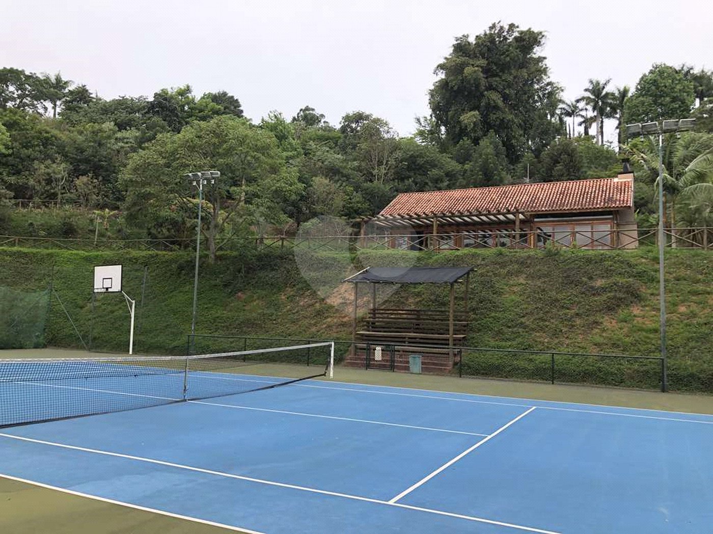 Casa à venda com 4 quartos, sendo 2 suítes,  no condomínio Granja Vianna II, Cotia - SP