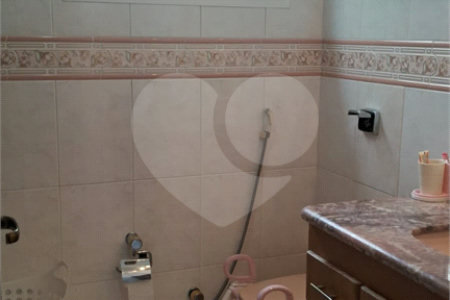 Apartamento a venda na Aclimação com 4 dormitórios e 2 vagas.