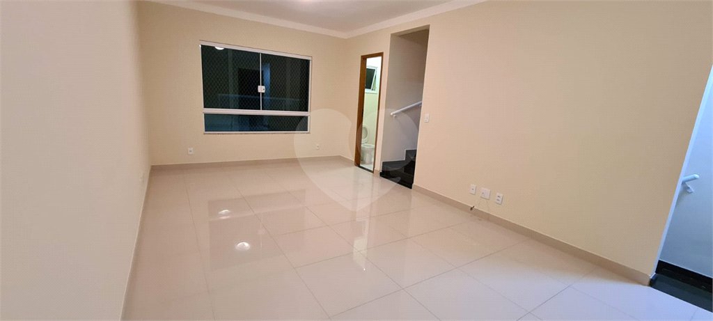Casa à venda com 3 quartos, sendo 1 suíte, no condomínio Alvorada Parque Vitória, São Paulo - SP
