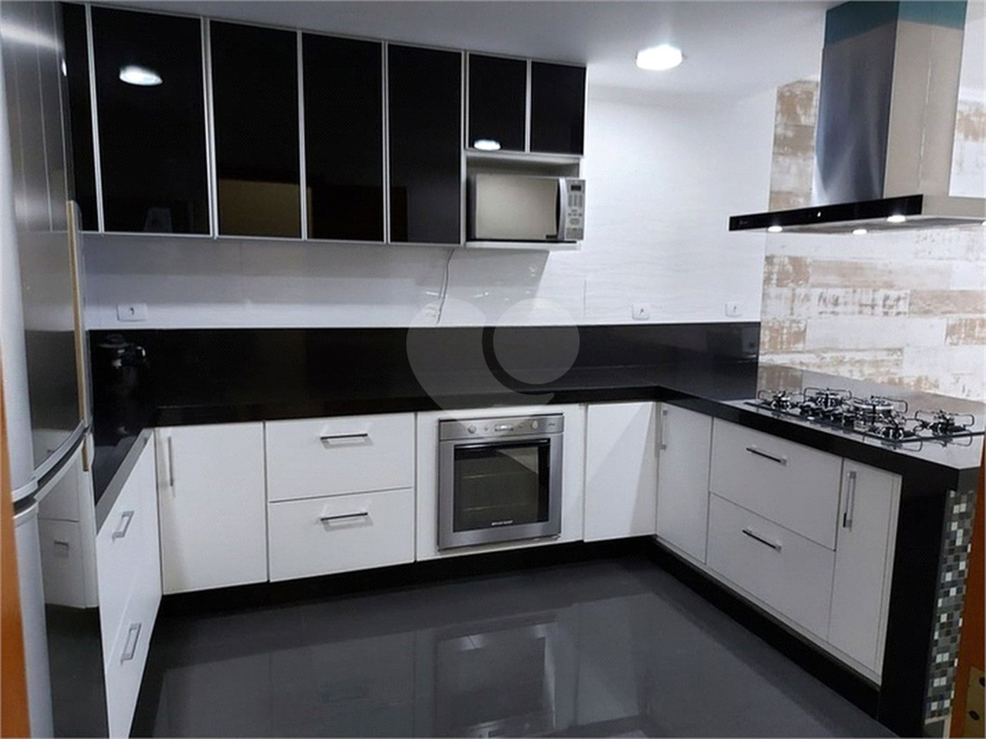 Sobrado à venda com 3 quartos, sendo 1 suíte, em Vila Laís, São Paulo, SP
