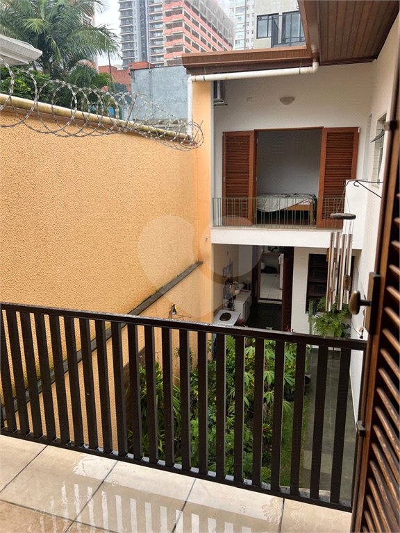 Casa à venda com 3 quartos, sendo 1 suíte, em Vila Mariana, São Paulo, SP