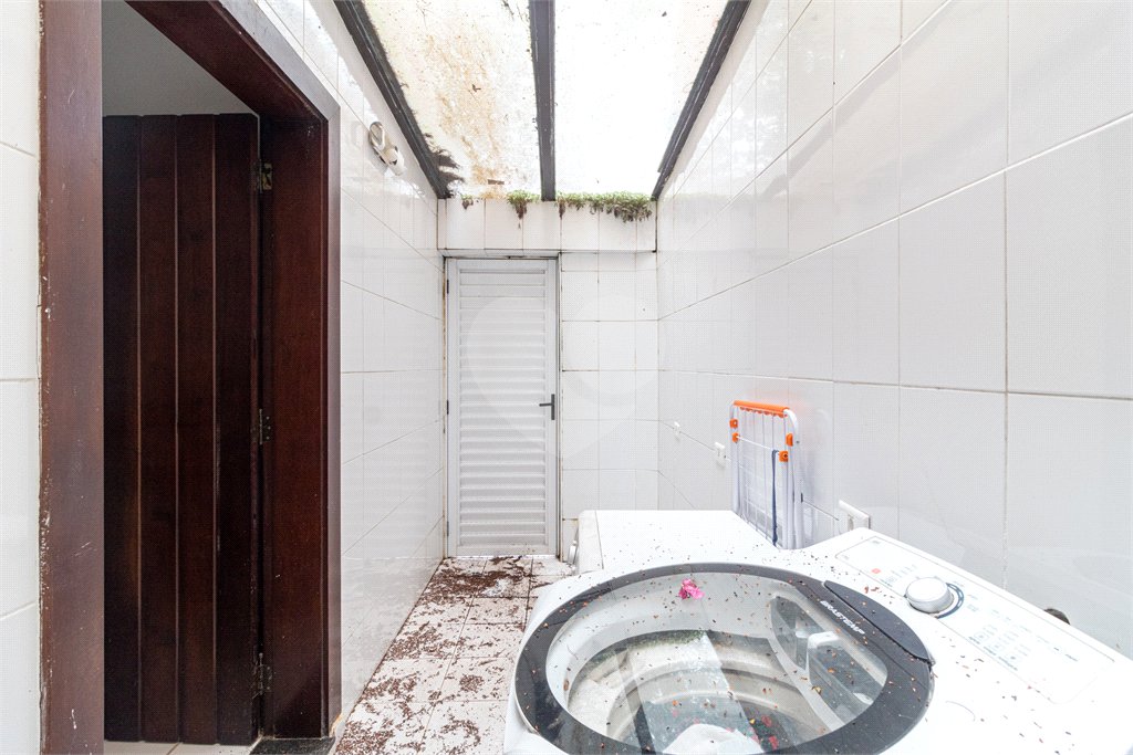 Casa à venda com 4 quartos, sendo 2 suítes,  no condomínio Vila das Flores, São Paulo - SP