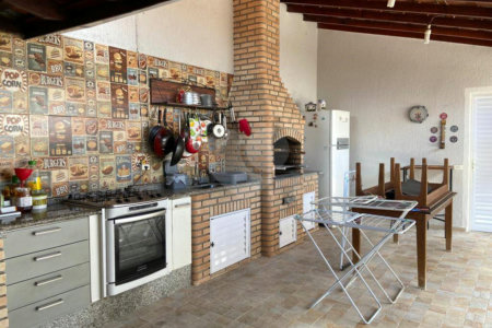 Casa à venda com 3 quartos, sendo 1 suíte, em Vila Acoreana, Poá, SP