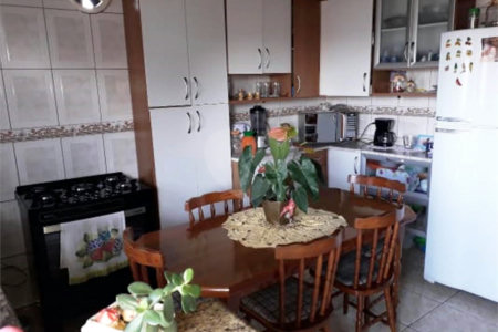 Casa versátil à venda: Casa com 2 Quartos, 3 Unidades Residenciais e Sala Comercial - Louveira