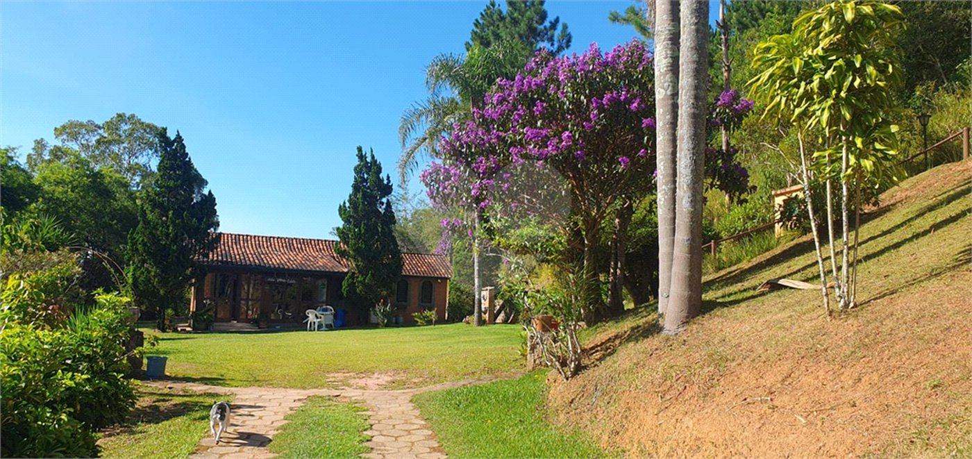 Sítio à venda com 6 quartos, sendo 5 suítes,  em Curral, Ibiúna, SP