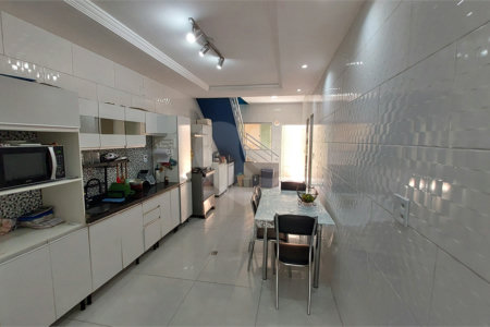 Casa à venda com 4 quartos, sendo 2 suítes, no condomínio Vivendas do Mendanha, Rio de Janeiro - RJ